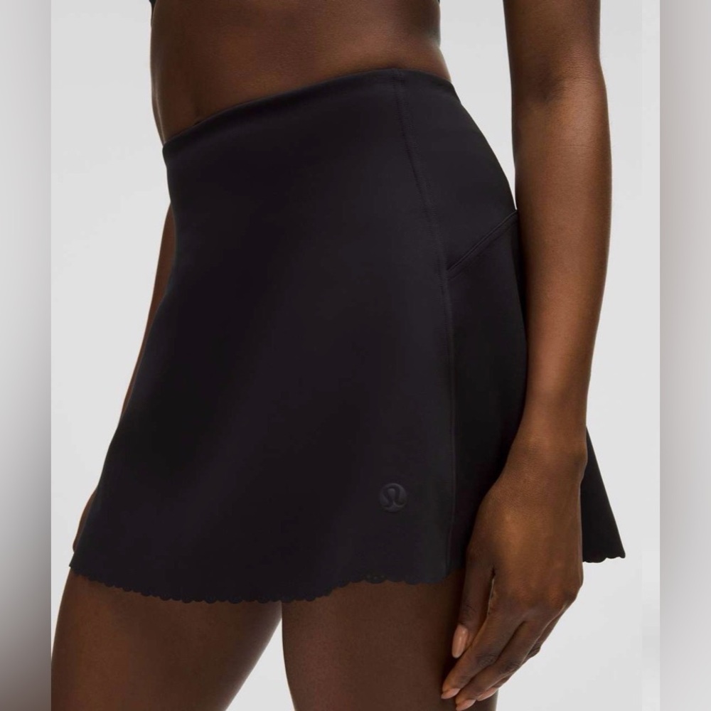 NWOT Lululemon Scallop Hem High Rise Tennis Skirt- Black- Size Small